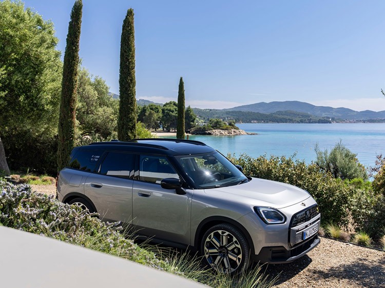 Yeni Tamamen Elektrikli MINI Countryman’i Yalıkavak Marina’da Test Et. | MINI Türkiye