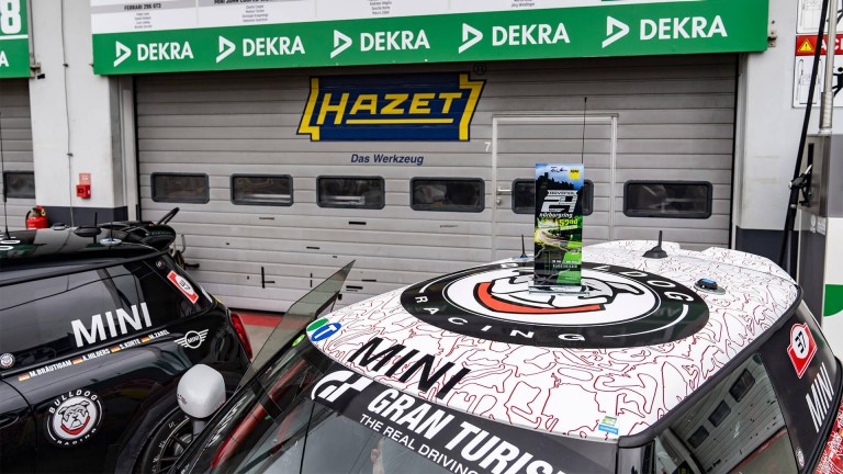 MINI John Cooper Works ve Bulldog Racing Team, 2024 Nürburgring 24 Saat Yarışı'nda Zaferi Kutluyor | MINI Türkiye